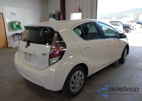 2016 Toyota Prius C One z USA, uszkodzony, nr VIN JTDKDTB33G1120109
